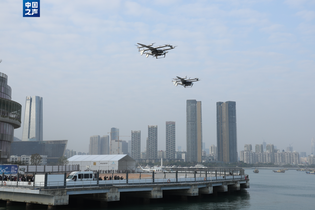首飛成功！“空中出租車(chē)”繪就上海智慧交通新圖景